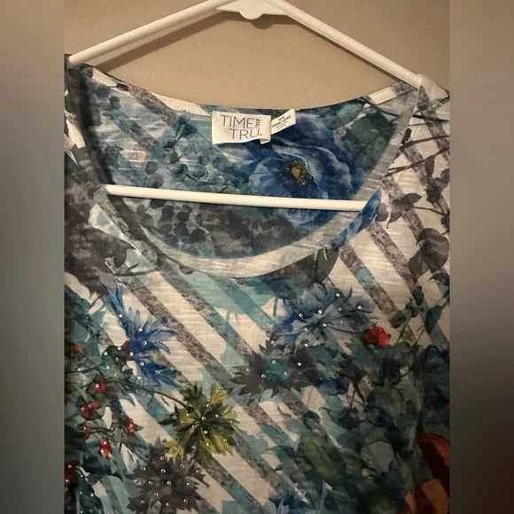 TIME AND TRU size 2X, blue floral and striped, short sleeved, ruffled tee. - Picture 3 of 8
